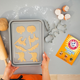 Crea galletas de araña con Bicarbonato de Sodio Arm & Hammer™.
